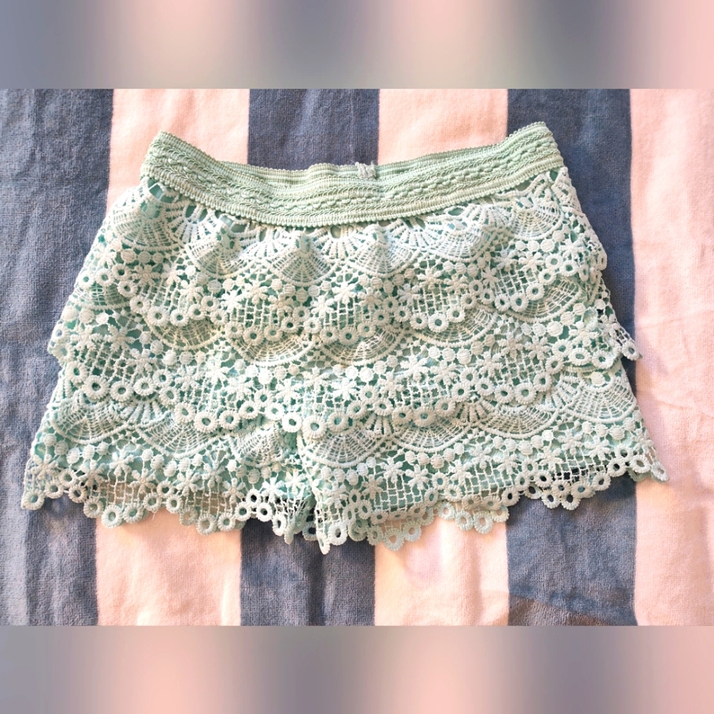 Cute Girls Nannette Frilly- Flowy Crocheted shorts. Sz. 6x